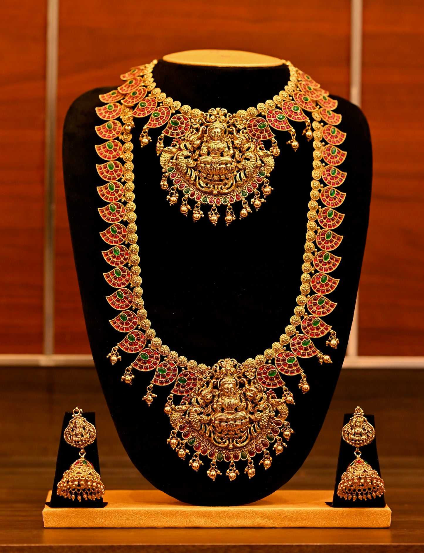 Lakshmi's Aura - ExquisiteBridal Jewellery Set